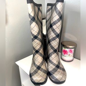 🖤LIKE NEW WIDE CALF RAIN BOOTS🖤
